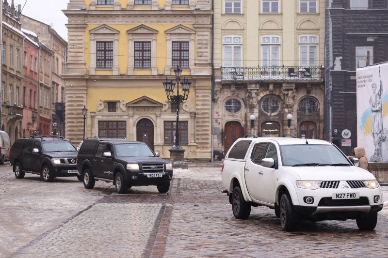Хор “Гомін” та ТЕАТР ОРГ передали 25 автівок ЗСУ